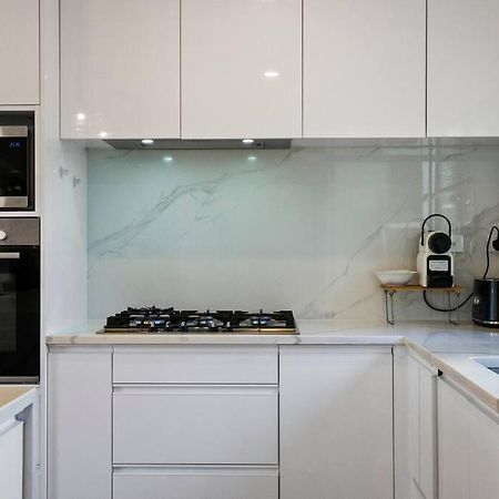 Not Usually Available - Lucky U! Auckland Exteriör bild