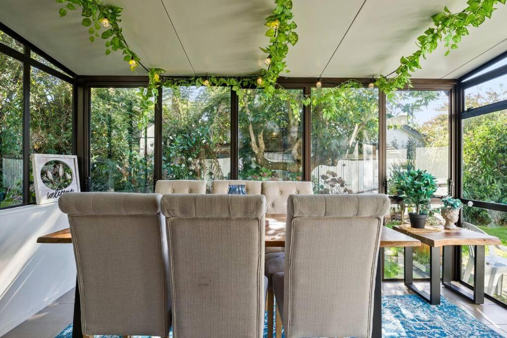 Not Usually Available - Lucky U! Auckland Exteriör bild