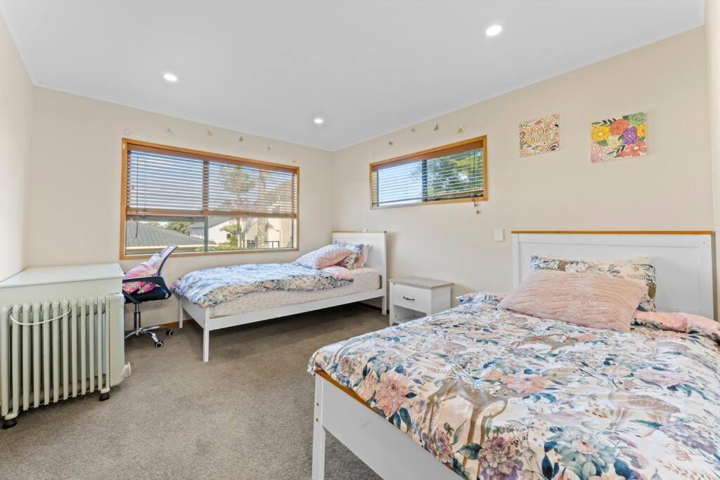 Not Usually Available - Lucky U! Auckland Exteriör bild