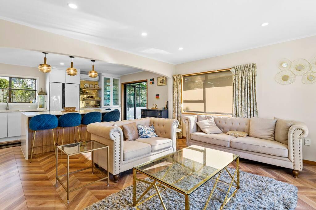 Not Usually Available - Lucky U! Auckland Exteriör bild