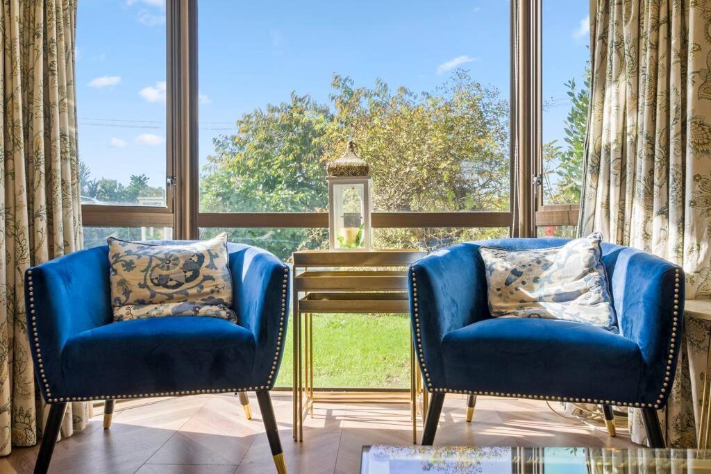 Not Usually Available - Lucky U! Auckland Exteriör bild